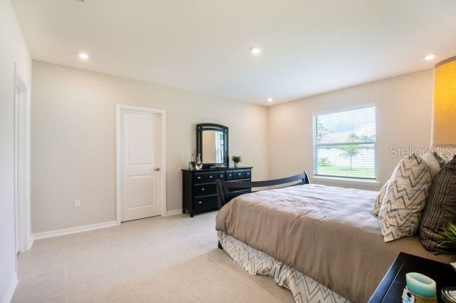 For Sale: $354,900 (4 beds, 2 baths, 2052 Square Feet)