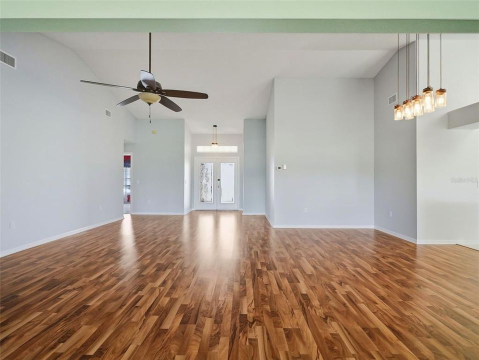 En Venta: $349,900 (2 camas, 2 baños, 1903 Pies cuadrados)