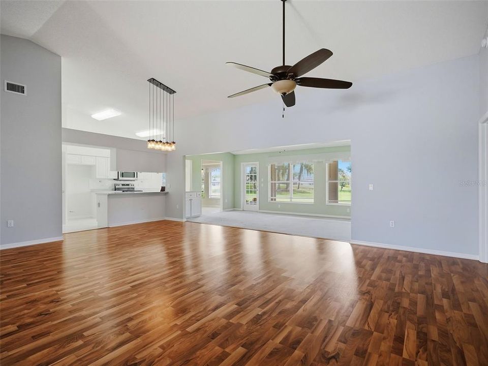 En Venta: $349,900 (2 camas, 2 baños, 1903 Pies cuadrados)