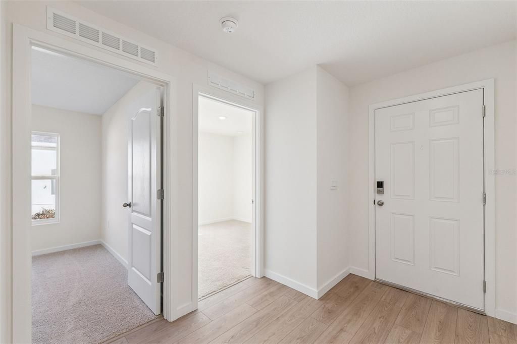 На продажу: $375,990 (5 спален, 2 ванн, 1708 Квадратных фут)