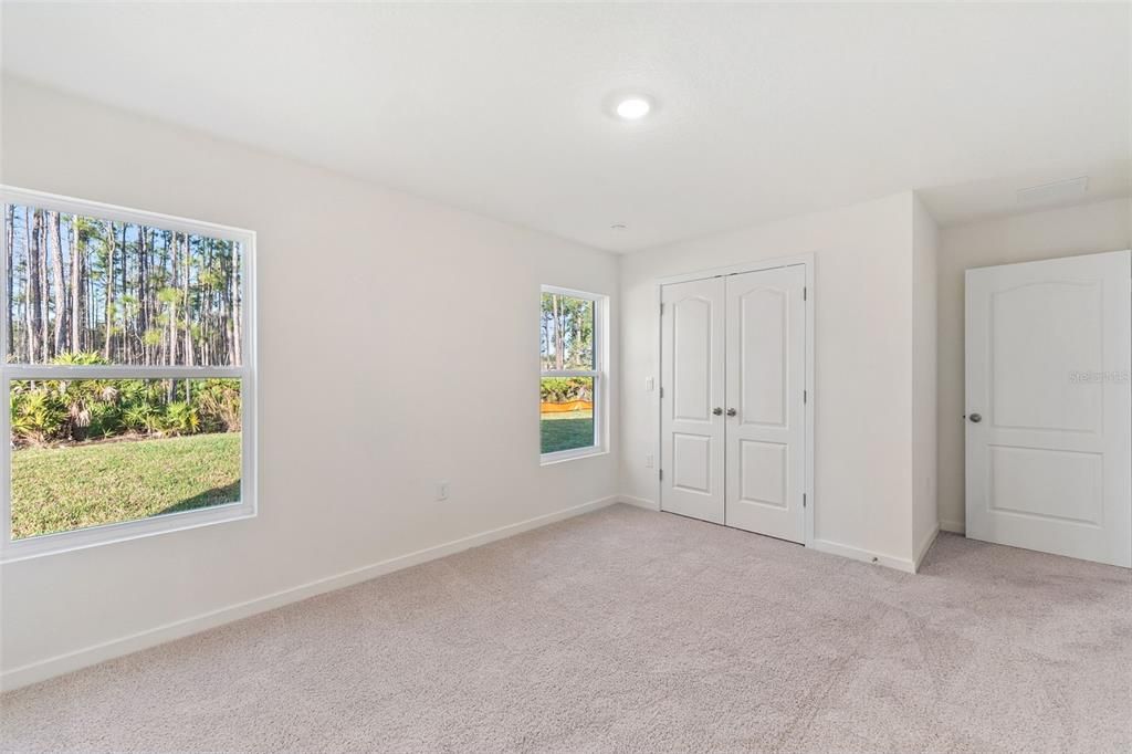 На продажу: $375,990 (5 спален, 2 ванн, 1708 Квадратных фут)