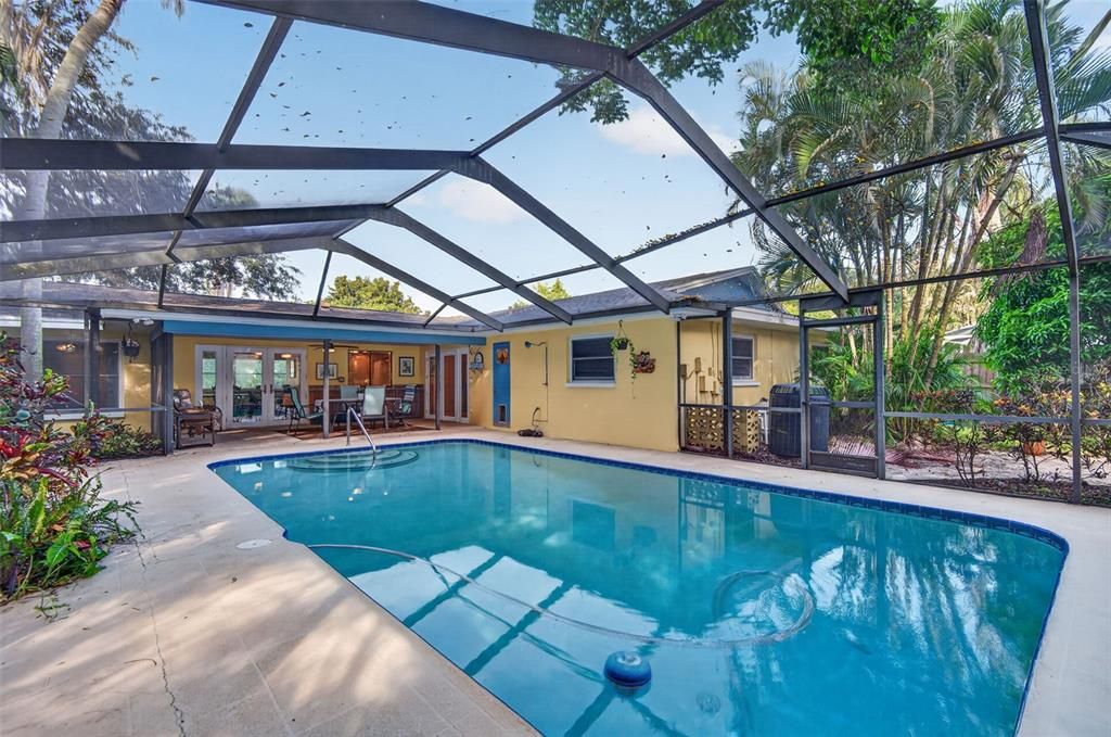 En Venta: $650,000 (4 camas, 3 baños, 1831 Pies cuadrados)