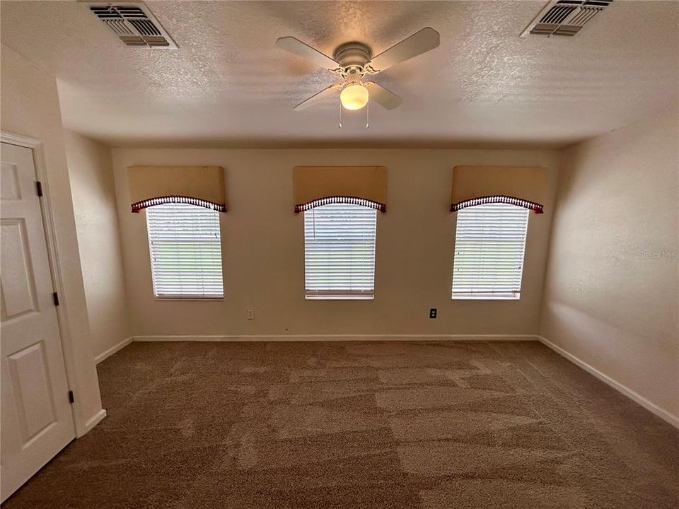 For Rent: $2,350 (6 beds, 4 baths, 2323 Square Feet)