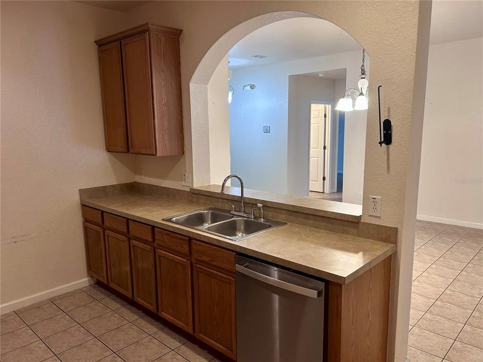 For Rent: $2,350 (6 beds, 4 baths, 2323 Square Feet)