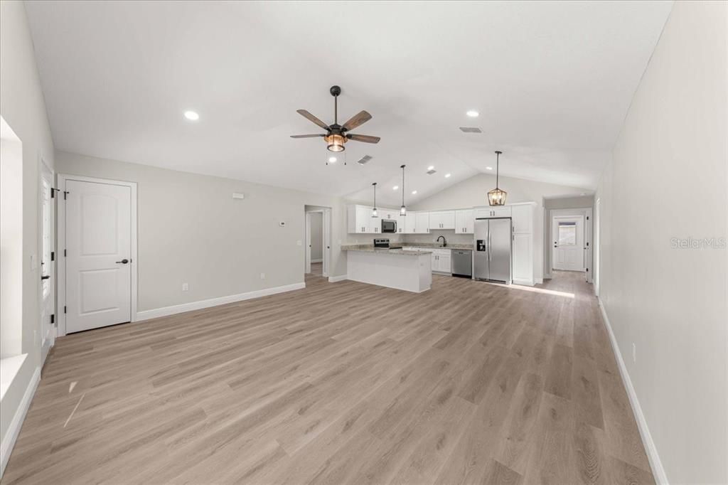 For Sale: $255,000 (3 beds, 2 baths, 1374 Square Feet)