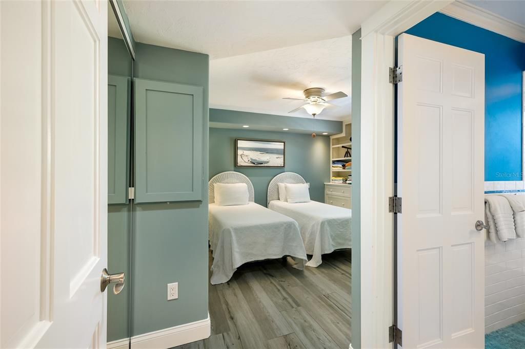 For Sale: $1,240,000 (2 beds, 2 baths, 1229 Square Feet)