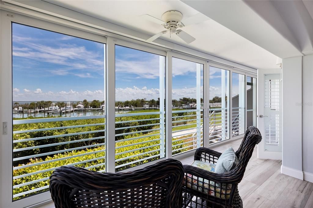 For Sale: $1,240,000 (2 beds, 2 baths, 1229 Square Feet)