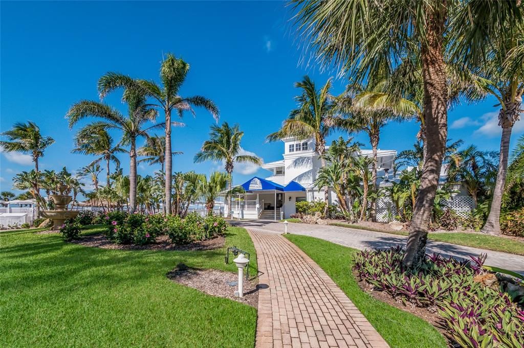 For Sale: $1,240,000 (2 beds, 2 baths, 1229 Square Feet)