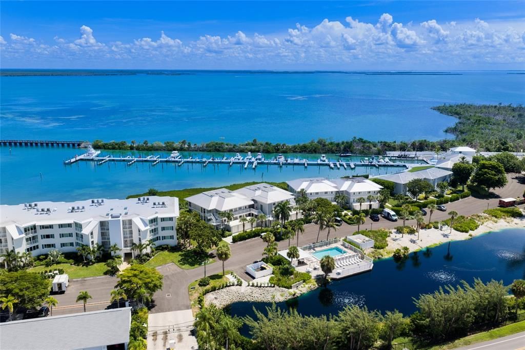 For Sale: $1,240,000 (2 beds, 2 baths, 1229 Square Feet)