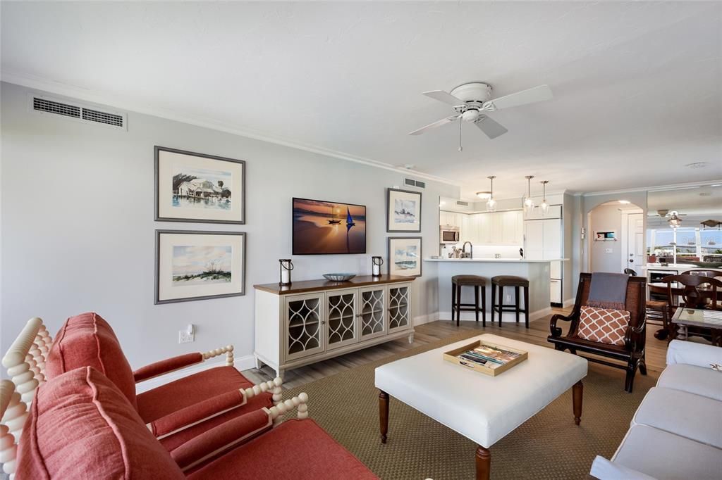 For Sale: $1,240,000 (2 beds, 2 baths, 1229 Square Feet)