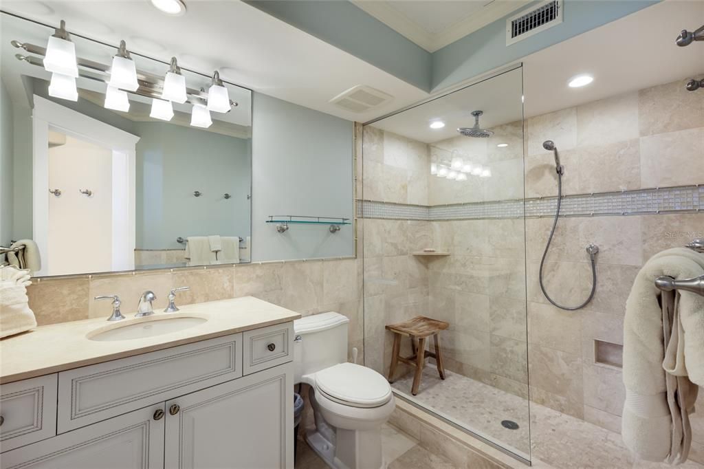 For Sale: $1,240,000 (2 beds, 2 baths, 1229 Square Feet)