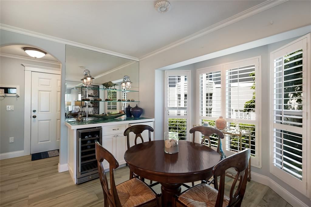 For Sale: $1,240,000 (2 beds, 2 baths, 1229 Square Feet)