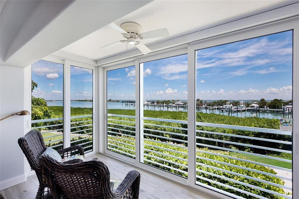 For Sale: $1,240,000 (2 beds, 2 baths, 1229 Square Feet)