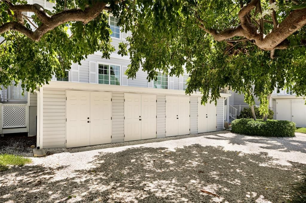 For Sale: $1,240,000 (2 beds, 2 baths, 1229 Square Feet)