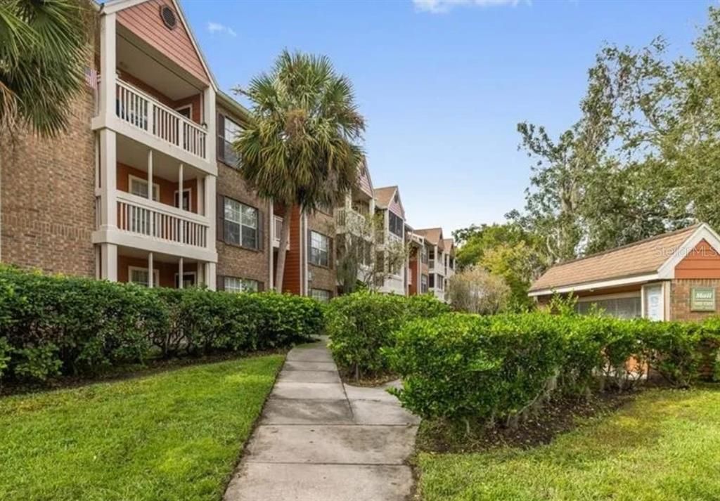 For Sale: $59,900 (1 beds, 1 baths, 784 Square Feet)