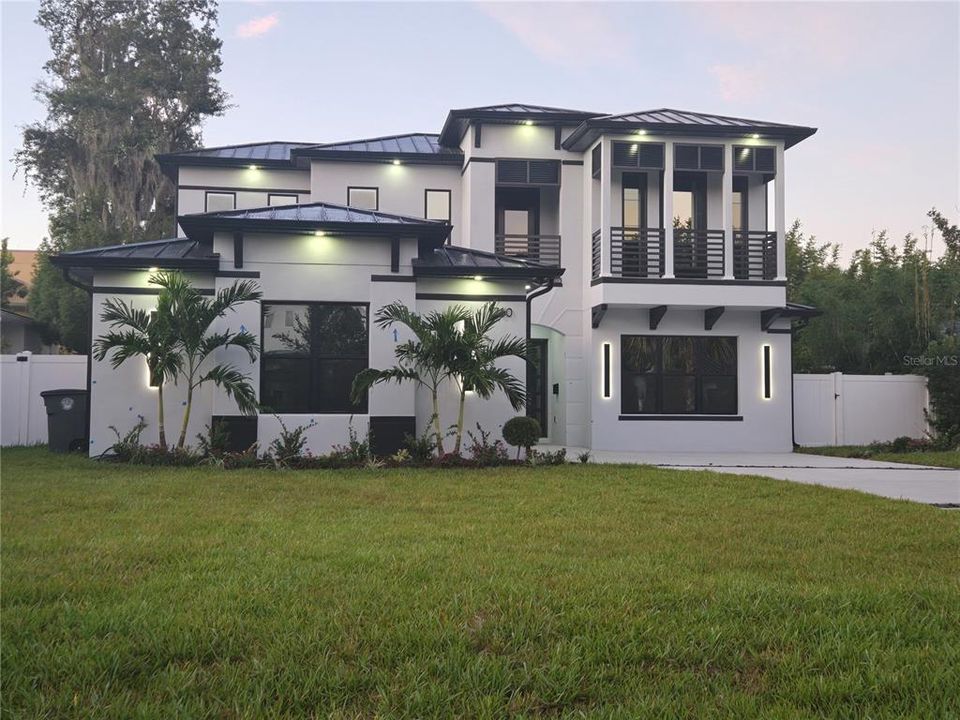 : $2,500,000 (5 camas, 4 baños, 3700 Pies cuadrados)