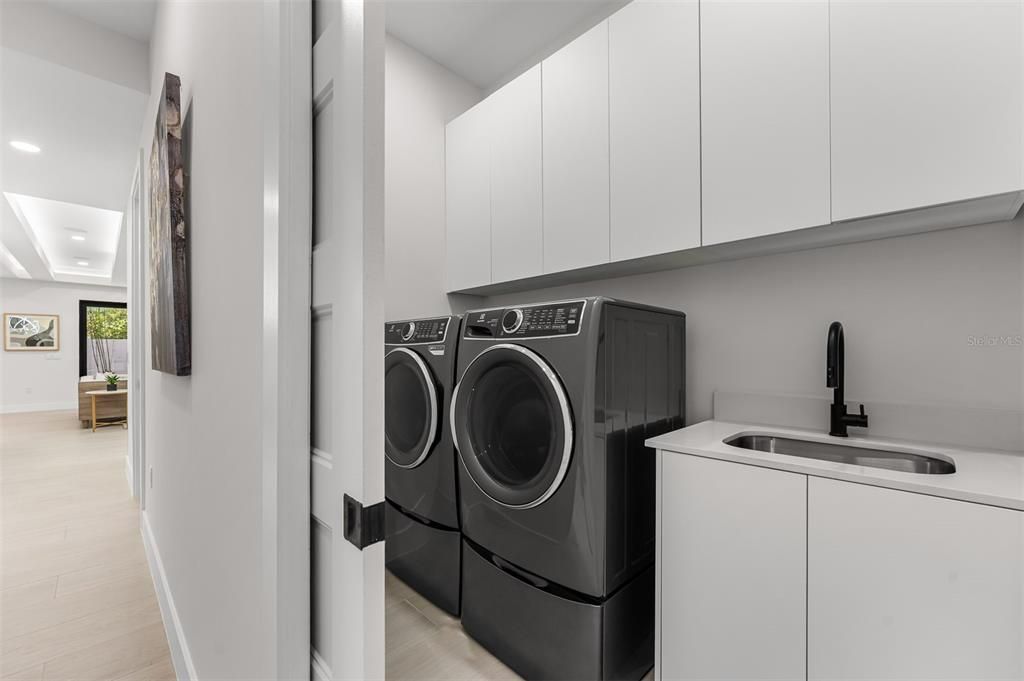 En Venta: $2,500,000 (5 camas, 4 baños, 3700 Pies cuadrados)
