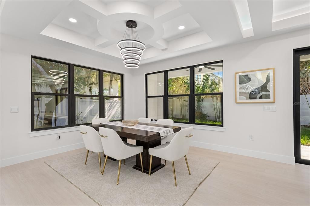 En Venta: $2,500,000 (5 camas, 4 baños, 3700 Pies cuadrados)