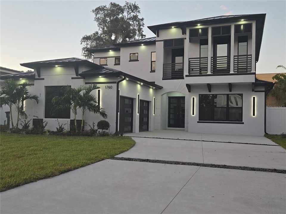 : $2,500,000 (5 camas, 4 baños, 3700 Pies cuadrados)