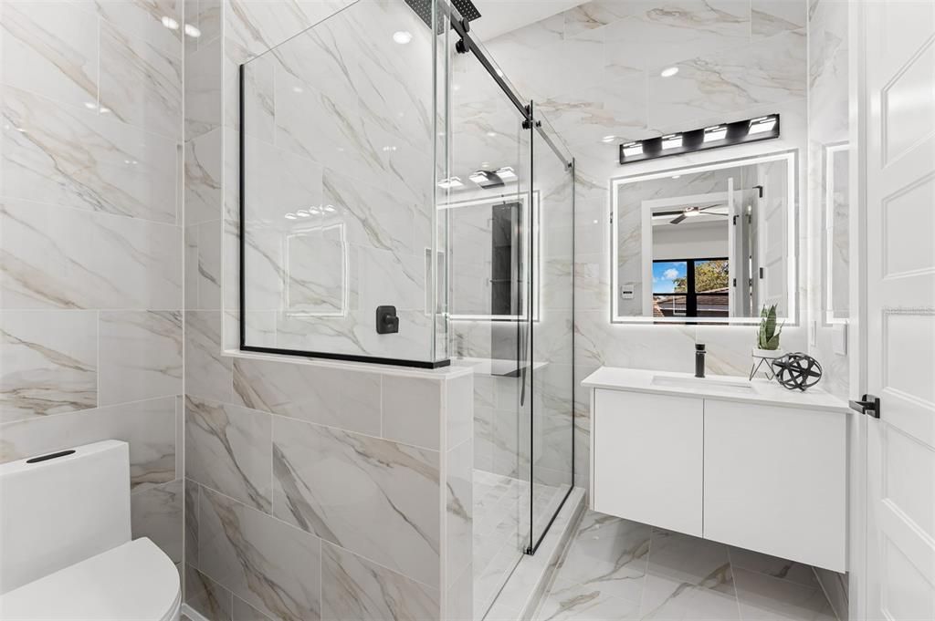 En Venta: $2,500,000 (5 camas, 4 baños, 3700 Pies cuadrados)