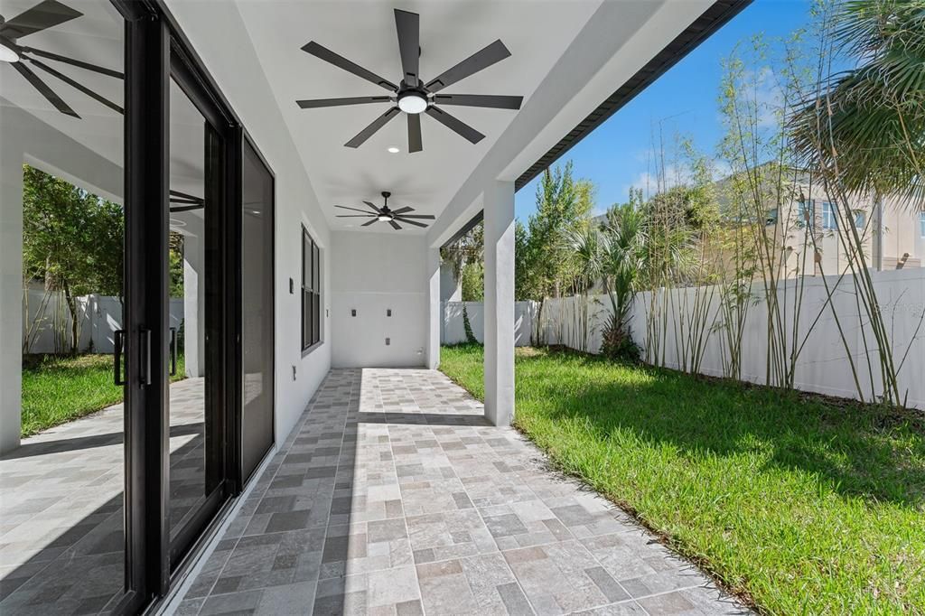 En Venta: $2,500,000 (5 camas, 4 baños, 3700 Pies cuadrados)