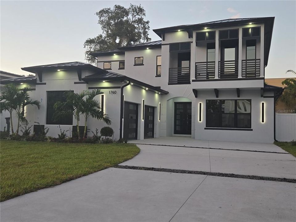 : $2,500,000 (5 camas, 4 baños, 3700 Pies cuadrados)
