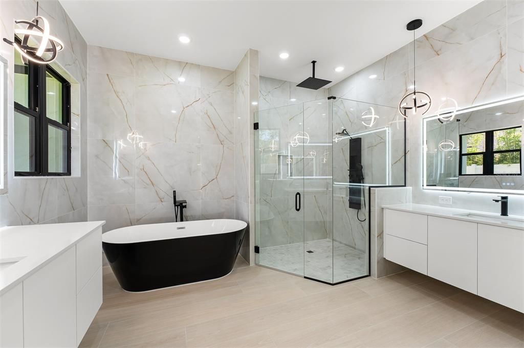 En Venta: $2,500,000 (5 camas, 4 baños, 3700 Pies cuadrados)
