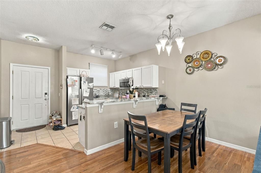 For Sale: $250,000 (3 beds, 2 baths, 1262 Square Feet)