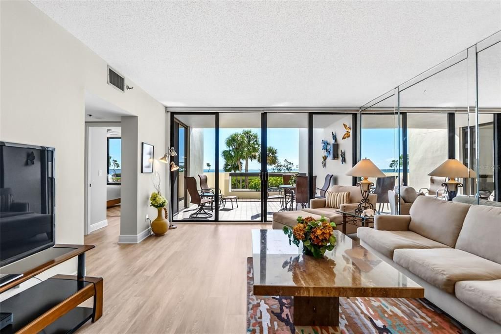 En Venta: $449,000 (2 camas, 2 baños, 1192 Pies cuadrados)