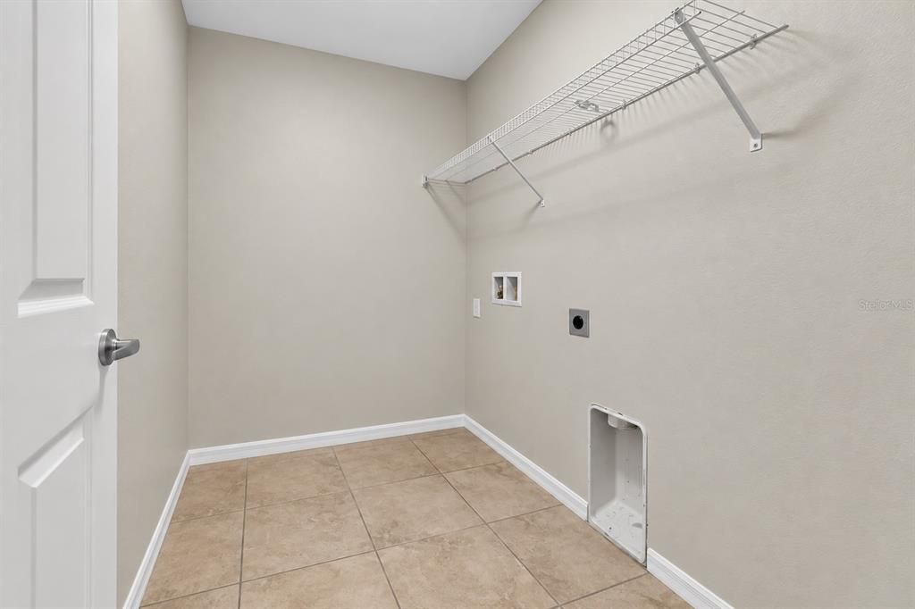 For Sale: $290,000 (4 beds, 2 baths, 1688 Square Feet)