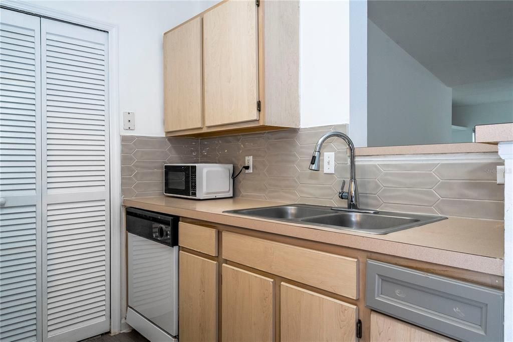 На продажу: $134,900 (1 спален, 1 ванн, 779 Квадратных фут)