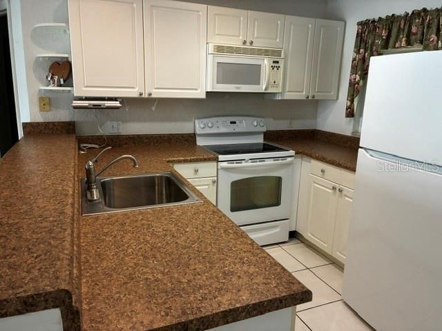 На продажу: $118,900 (2 спален, 2 ванн, 860 Квадратных фут)