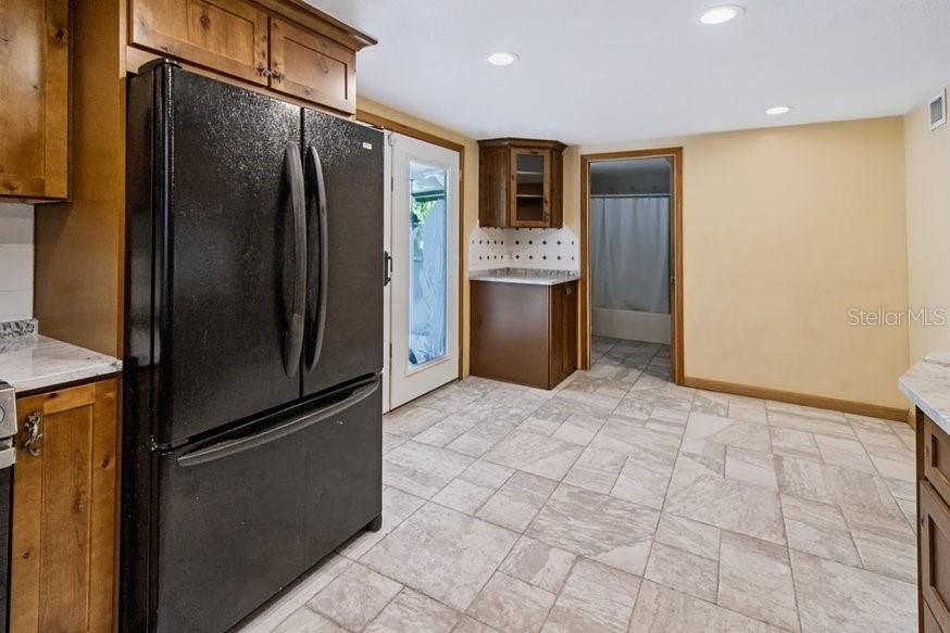 На продажу: $995,000 (2 спален, 1 ванн, 1488 Квадратных фут)
