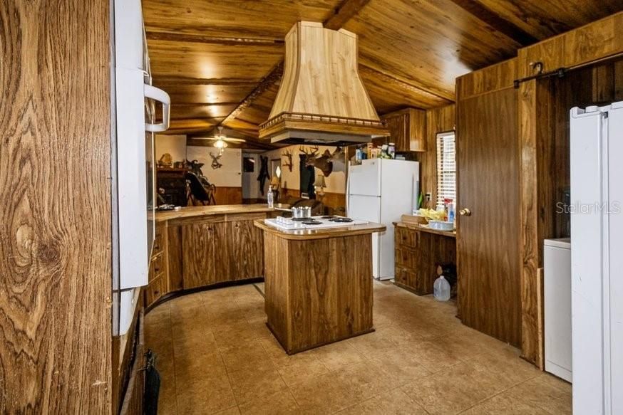 На продажу: $995,000 (2 спален, 1 ванн, 1488 Квадратных фут)