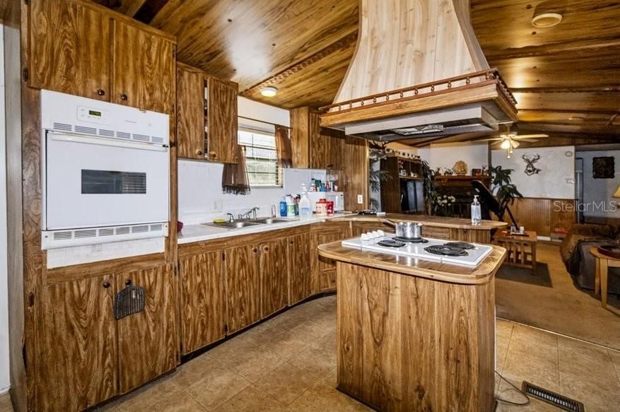 На продажу: $995,000 (2 спален, 1 ванн, 1488 Квадратных фут)