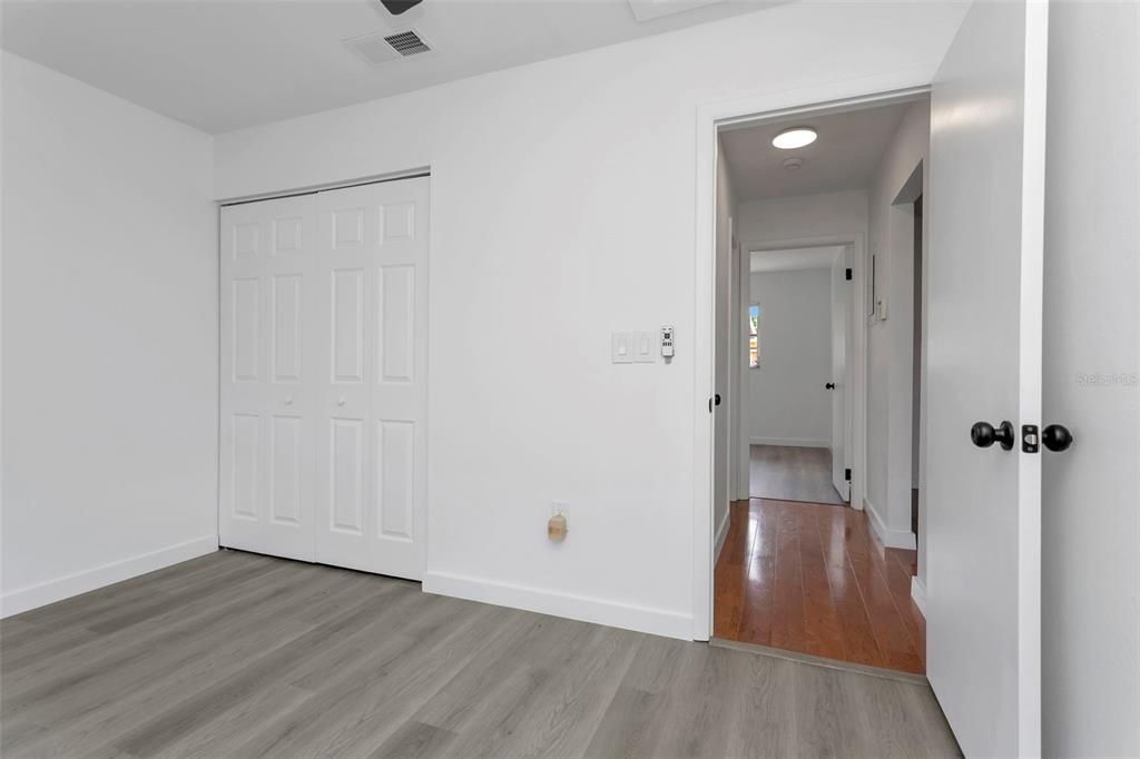 На продажу: $169,900 (2 спален, 2 ванн, 1015 Квадратных фут)