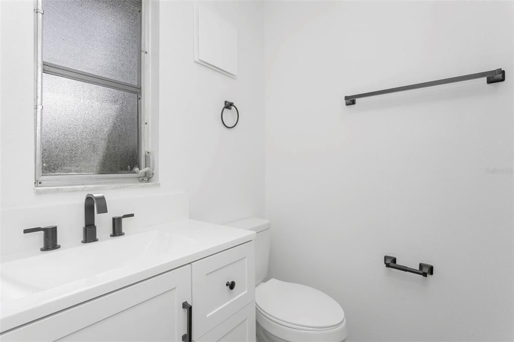 На продажу: $169,900 (2 спален, 2 ванн, 1015 Квадратных фут)