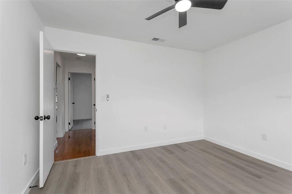 На продажу: $169,900 (2 спален, 2 ванн, 1015 Квадратных фут)