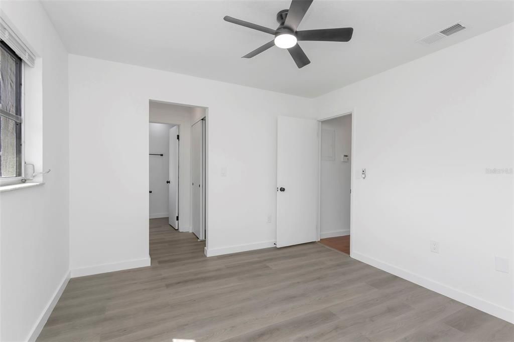 На продажу: $169,900 (2 спален, 2 ванн, 1015 Квадратных фут)