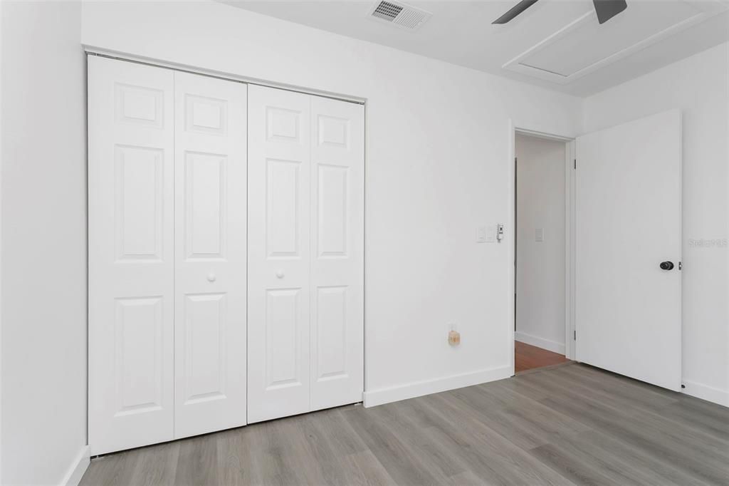 На продажу: $169,900 (2 спален, 2 ванн, 1015 Квадратных фут)