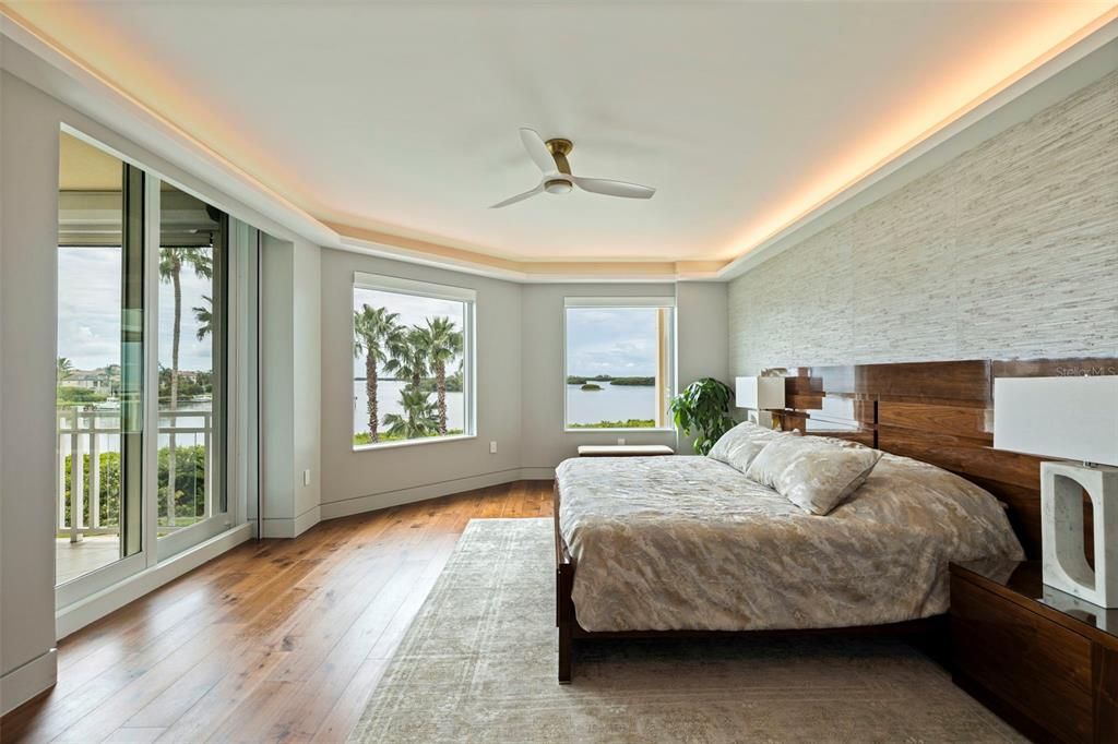 For Sale: $3,275,000 (3 beds, 2 baths, 2721 Square Feet)
