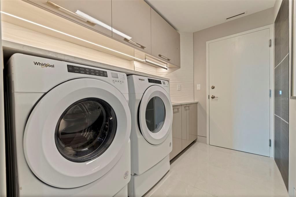 For Sale: $3,275,000 (3 beds, 2 baths, 2721 Square Feet)