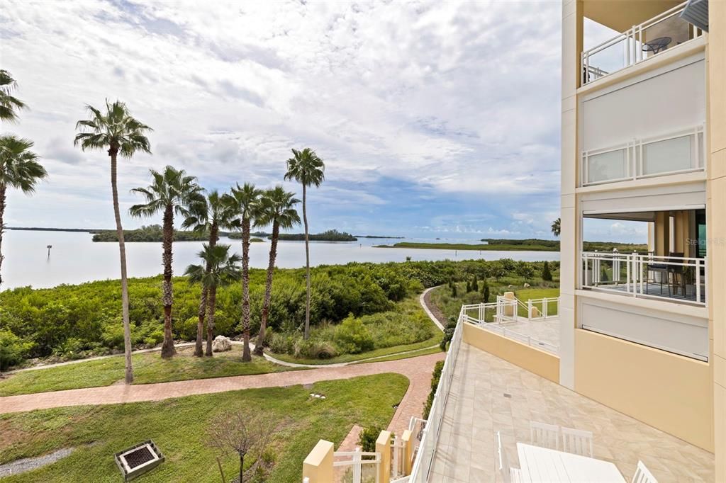 For Sale: $3,275,000 (3 beds, 2 baths, 2721 Square Feet)