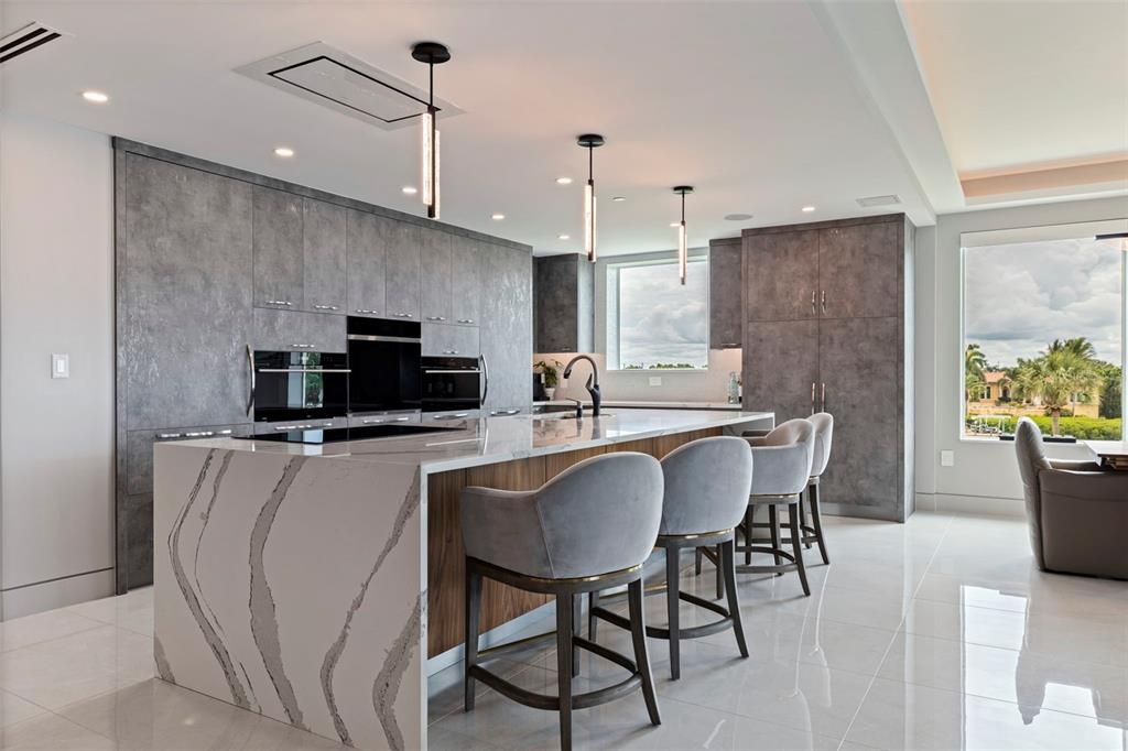 For Sale: $3,275,000 (3 beds, 2 baths, 2721 Square Feet)