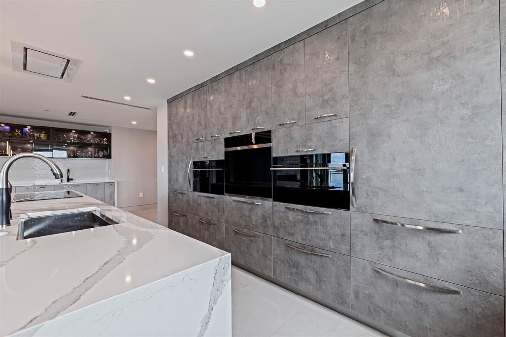 For Sale: $3,275,000 (3 beds, 2 baths, 2721 Square Feet)
