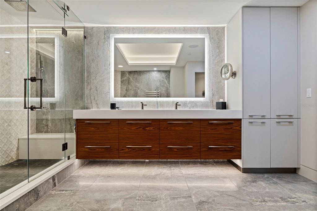 For Sale: $3,275,000 (3 beds, 2 baths, 2721 Square Feet)
