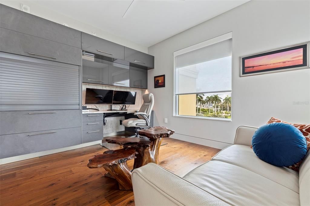 For Sale: $3,275,000 (3 beds, 2 baths, 2721 Square Feet)