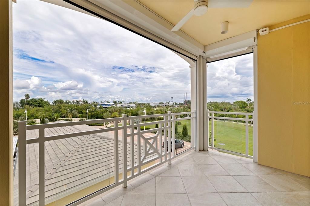 For Sale: $3,275,000 (3 beds, 2 baths, 2721 Square Feet)