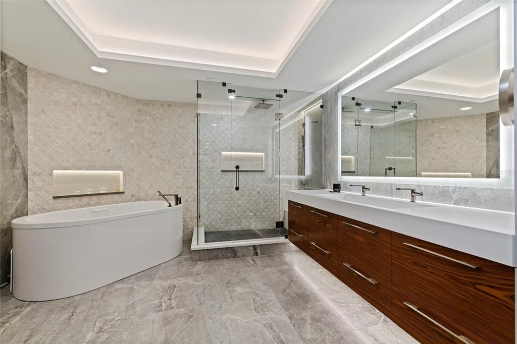 For Sale: $3,275,000 (3 beds, 2 baths, 2721 Square Feet)