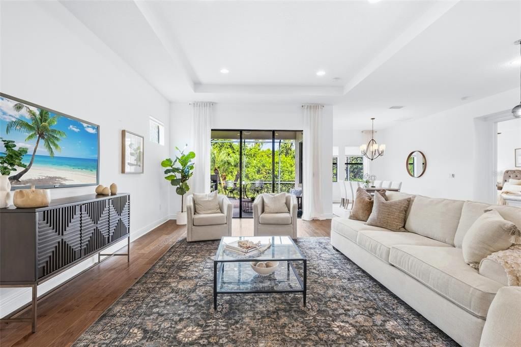 En Venta: $640,000 (3 camas, 3 baños, 2488 Pies cuadrados)